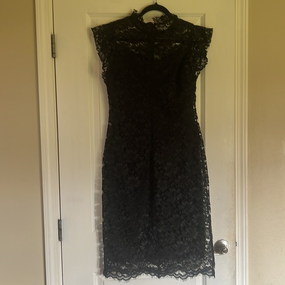 Black lined lace dress - Picture 4 of 4